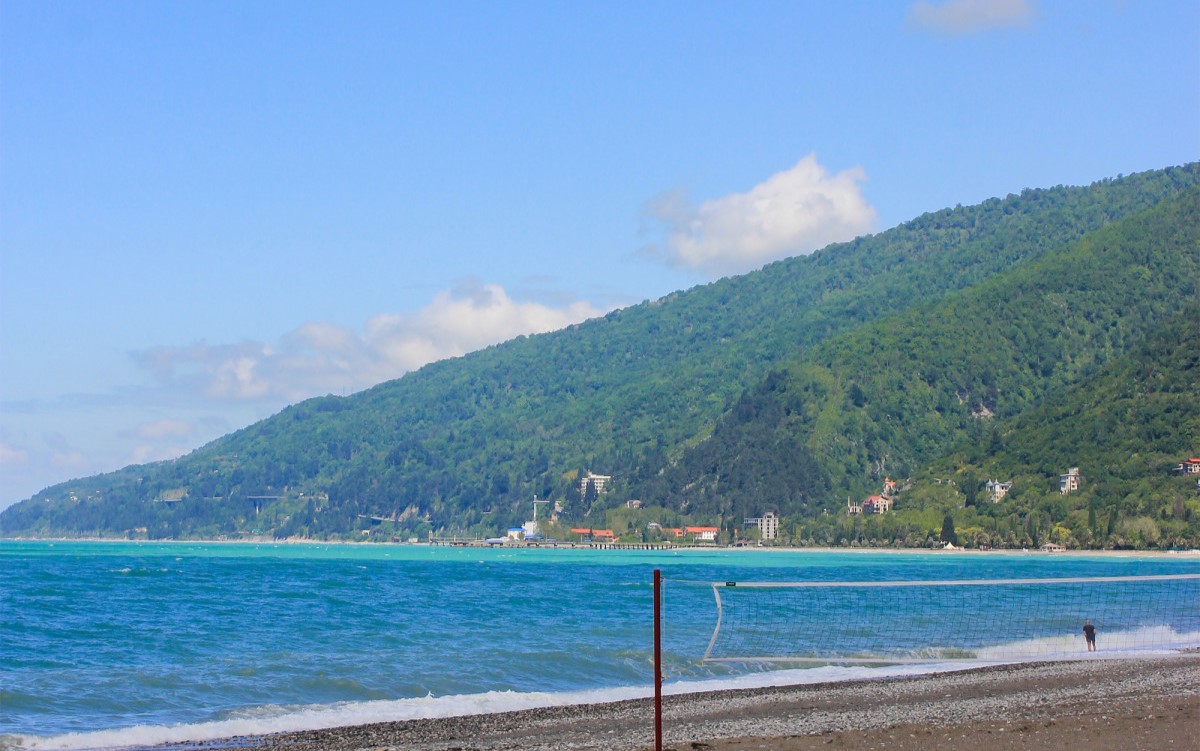 Абхазия: дом отдыха «Им. Челюскинцев» – летний отдых с выгодой